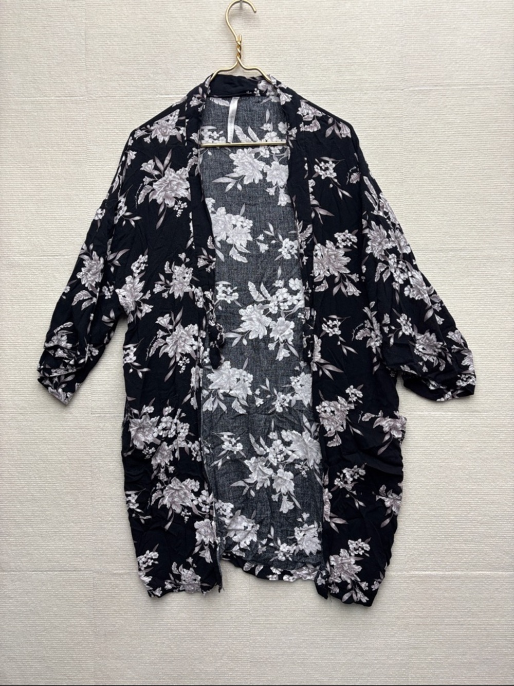 Spiritual Gangster | OS Floral Open-Front Kimono Cardigan - Black/White
